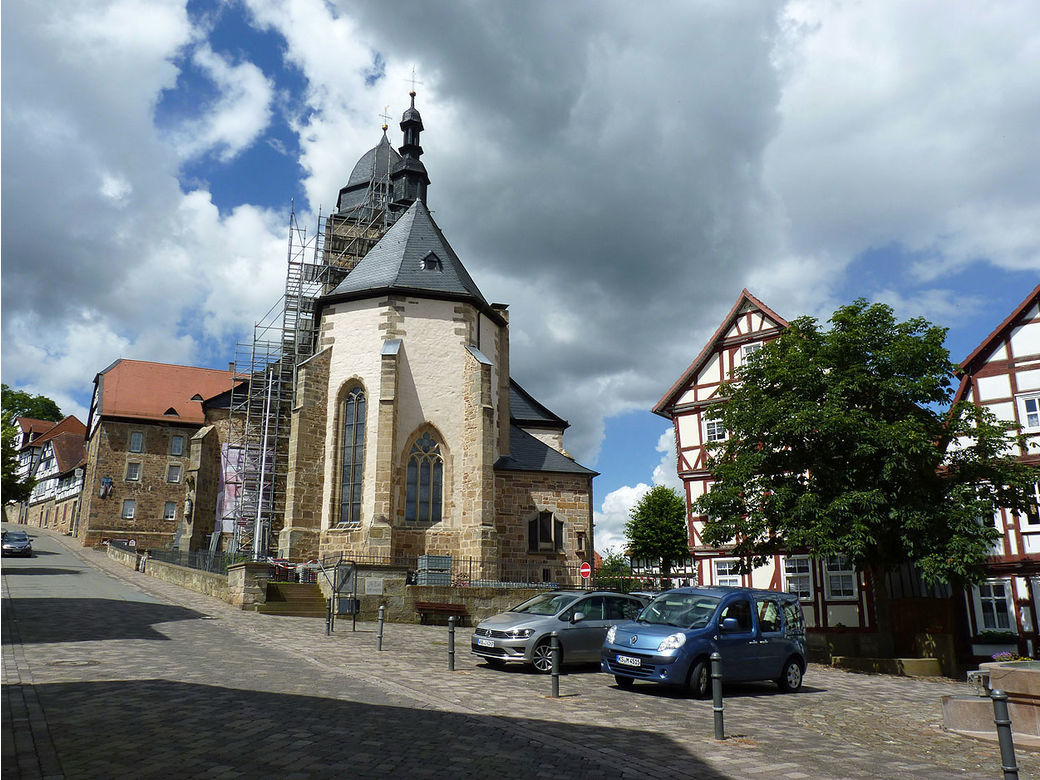 Einrüstung von St. Crescentius an der Südseite (Foto: Karl-Franz Thiede)